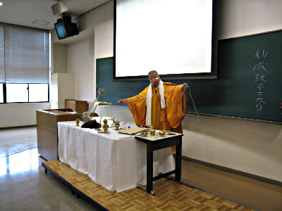 scene_01.jpg(70343 byte)